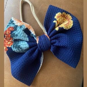 Baby bow on nylon